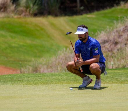 Antoine Rozner et son Putter. Là ce sera pour birdie sur le trou n°6